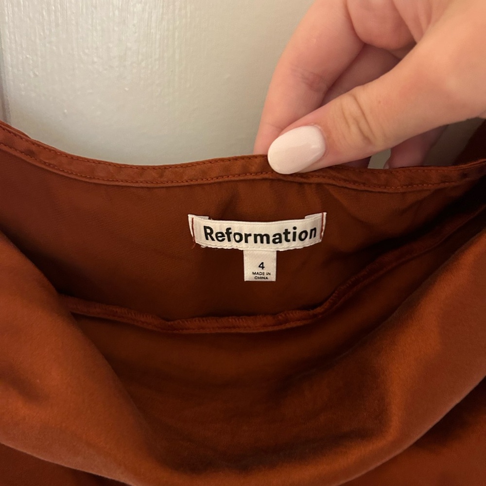 Reformation Annika Silk Blouse Oxide Red - Picture 4 of 7